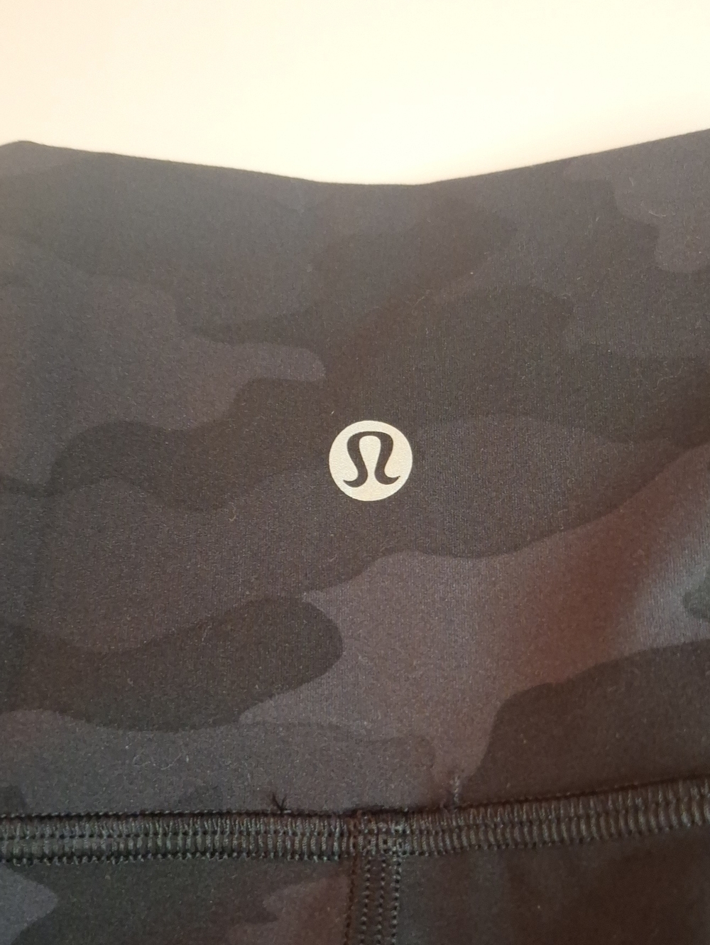 #967 Lululemon Camo leggings size 20 - Picture 5 of 7